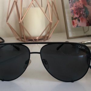 Quay Black Aviators